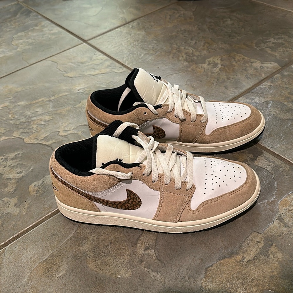 Air Jordan 1 SE brown elephant sneakers. Excellent condition